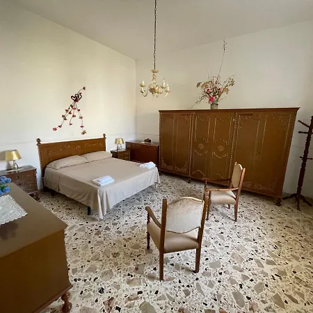 Casa Dell'ulivo مارسالا